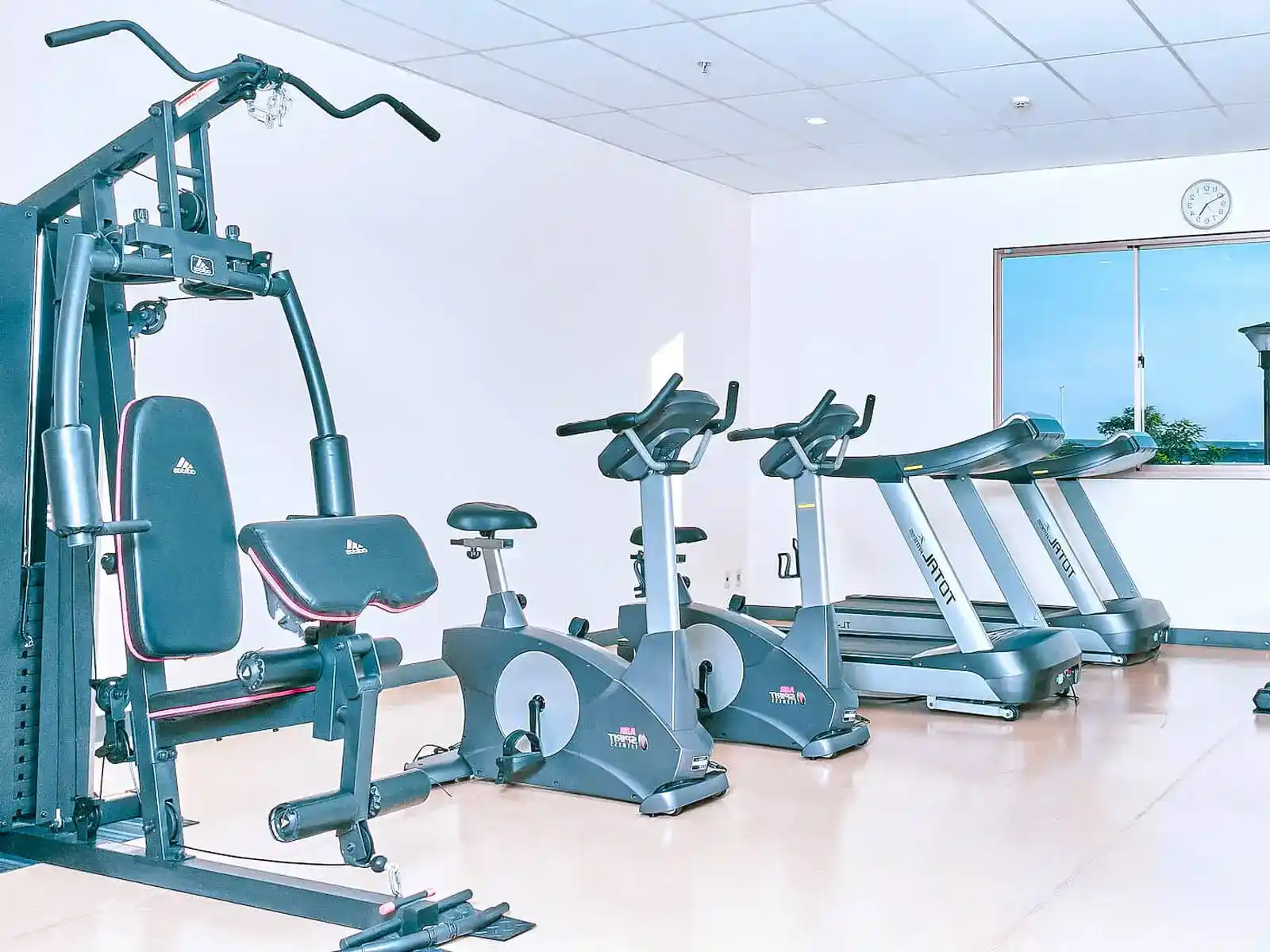 Le Premier Hotel Kota Deltamas - Fitness Room