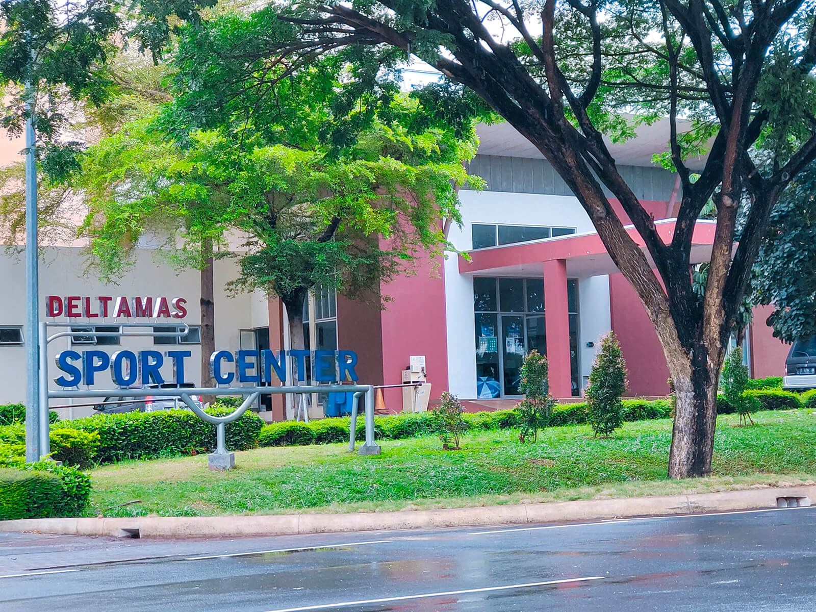 Deltamas Sport Center: Badminton & Futsal