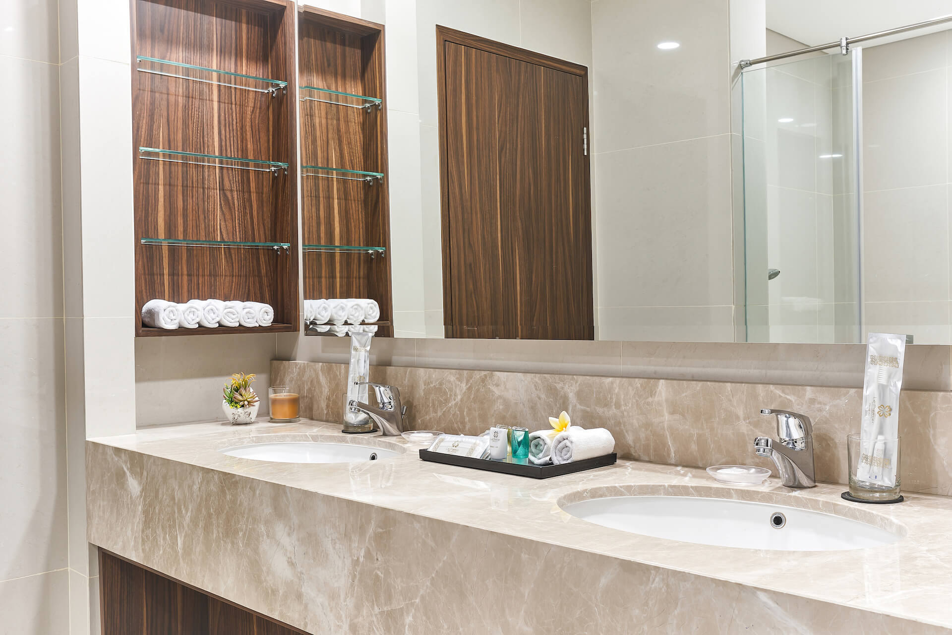 Le Premier Hotel Kota Deltamas - Deluxe Room