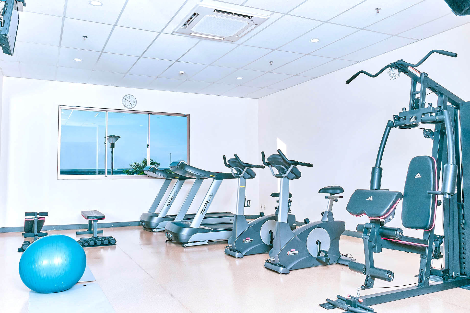 Le Premier Hotel Kota Deltamas - Fitness Room
